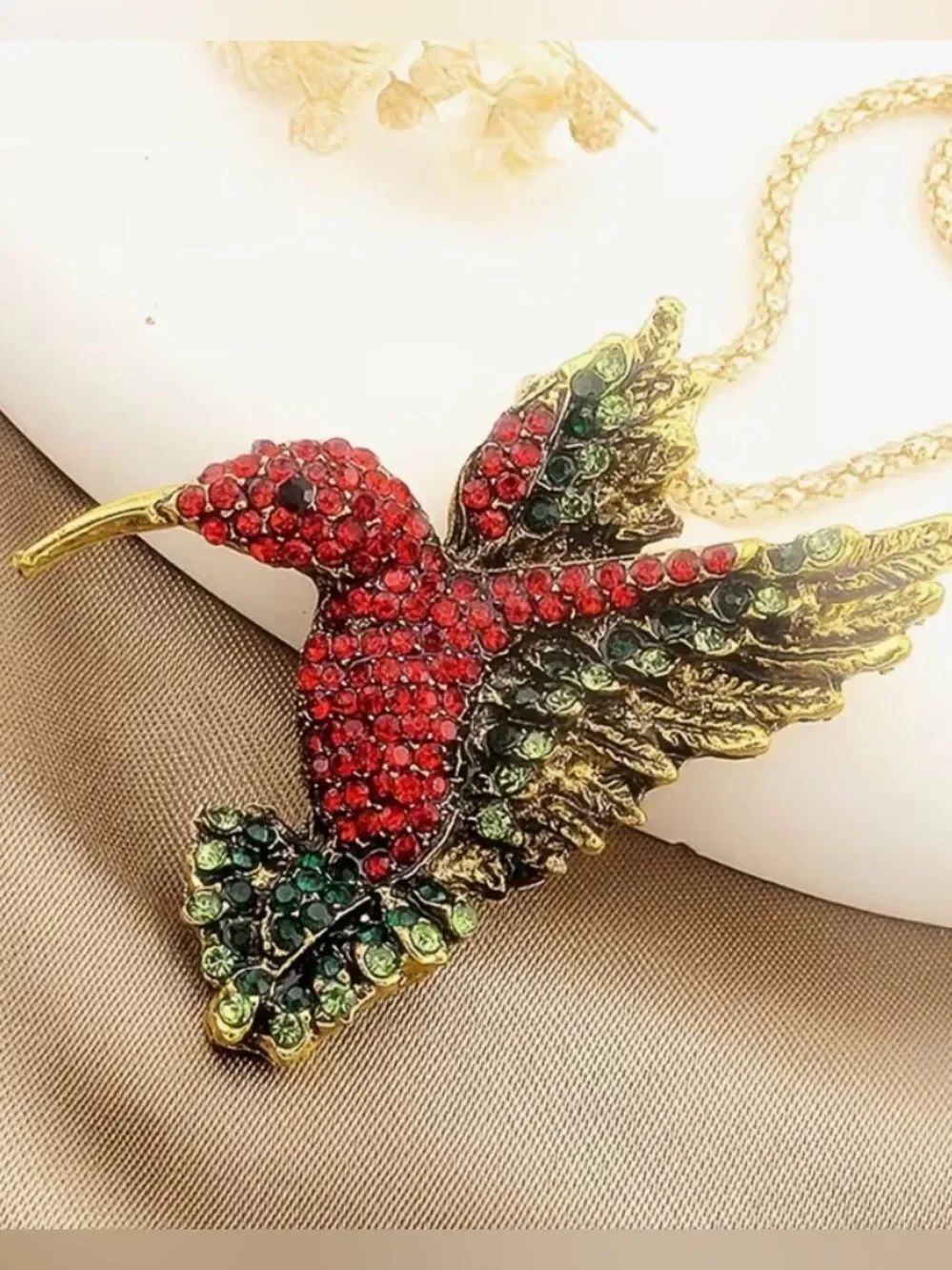 ♥️ Betsey Johnson stunning crystal hummingbird necklace ♥️